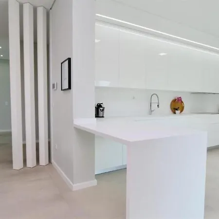 Luxury Detached Portuguese 6 Bedrooms Waterfall Only 5 Minutes From The Marina Vilamoura *