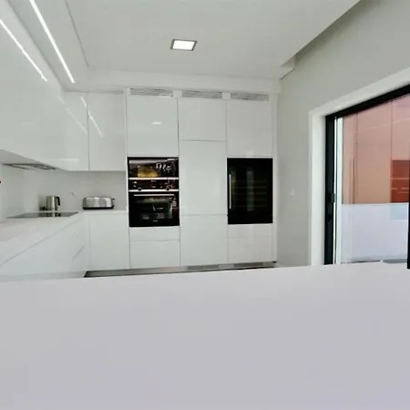Villa Luxury Detached Portuguese 6 Bedrooms Waterfall Only 5 Minutes From The Marina Vilamoura
