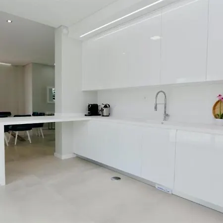 Luxury Detached Portuguese 6 Bedrooms Waterfall Only 5 Minutes From The Marina Vilamoura Quarteira