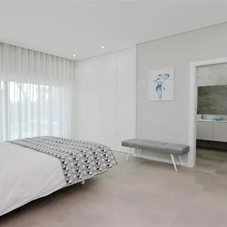 Luxury Detached Portuguese 6 Bedrooms Waterfall Only 5 Minutes From The Marina Vilamoura