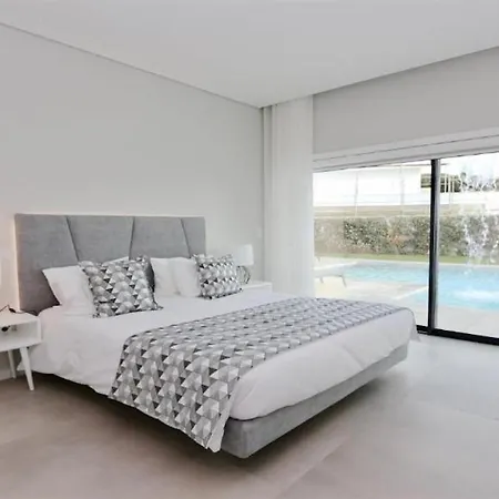 Luxury Detached Portuguese 6 Bedrooms Waterfall Only 5 Minutes From The Marina Vilamoura Quarteira