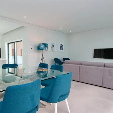 Luxury Detached Portuguese 6 Bedrooms Waterfall Only 5 Minutes From The Marina Vilamoura