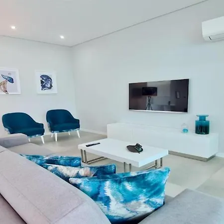 Luxury Detached Portuguese 6 Bedrooms Waterfall Only 5 Minutes From The Marina Vilamoura *