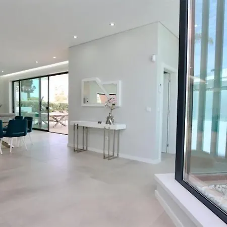 Villa Luxury Detached Portuguese 6 Bedrooms Waterfall Only 5 Minutes From The Marina Vilamoura *
