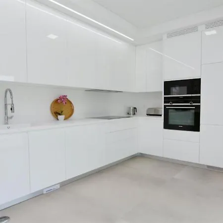 Luxury Detached Portuguese 6 Bedrooms Waterfall Only 5 Minutes From The Marina Vilamoura * Quarteira