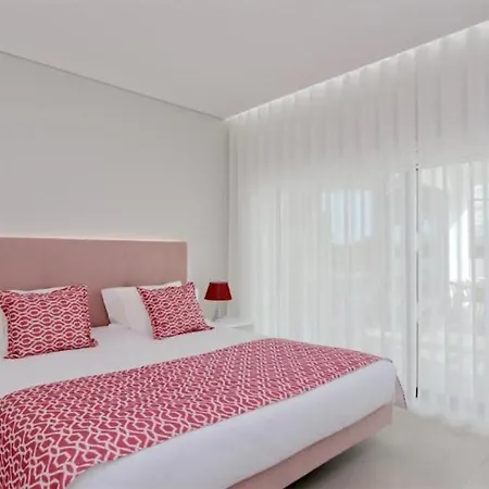 Villa Luxury Detached Portuguese 6 Bedrooms Waterfall Only 5 Minutes From The Marina Vilamoura