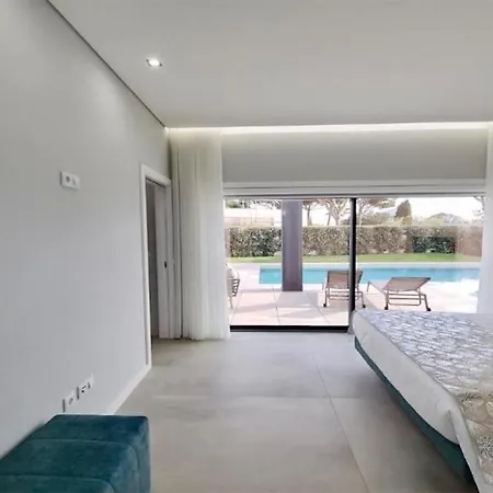 Villa Luxury Detached Portuguese 6 Bedrooms Waterfall Only 5 Minutes From The Marina Vilamoura *