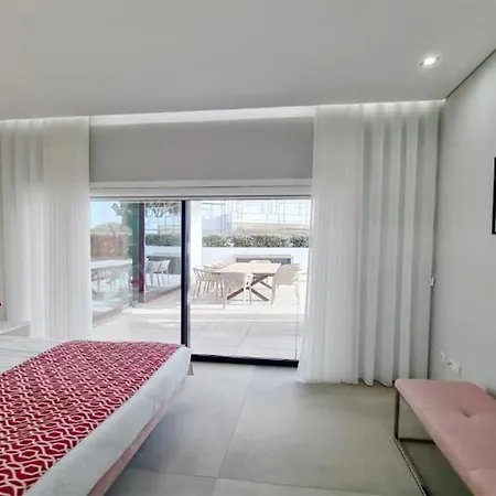 Villa Luxury Detached Portuguese 6 Bedrooms Waterfall Only 5 Minutes From The Marina Vilamoura *