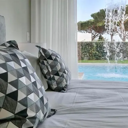 Villa Luxury Detached Portuguese 6 Bedrooms Waterfall Only 5 Minutes From The Marina Vilamoura