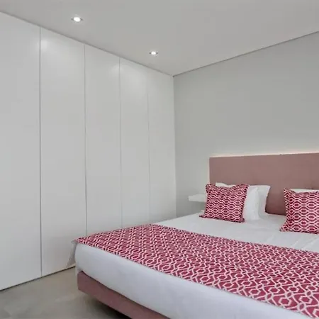 Luxury Detached Portuguese 6 Bedrooms Waterfall Only 5 Minutes From The Marina Vilamoura * Quarteira