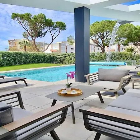 Luxury Detached Portuguese 6 Bedrooms Waterfall Only 5 Minutes From The Marina Vilamoura *
