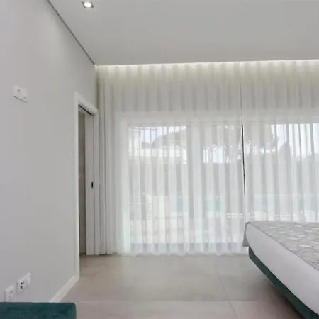 Luxury Detached Portuguese 6 Bedrooms Waterfall Only 5 Minutes From The Marina Vilamoura Villa